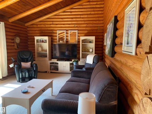 Twp 523 Rr 121, Rural Minburn County, AB - Indoor Photo Showing Living Room