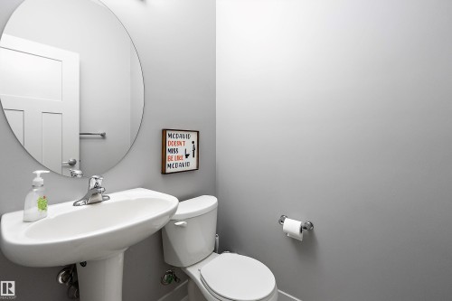 9852 224 Street, Edmonton, AB - Indoor Photo Showing Bathroom