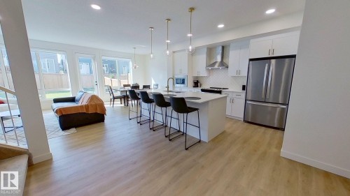 9238 Pear Drive, Edmonton, AB - Indoor Photo Showing Kitchen With Upgraded Kitchen