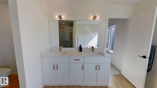 9238 Pear Drive, Edmonton, AB - Indoor Photo Showing Bathroom
