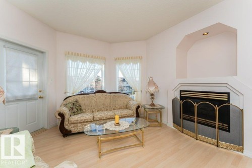 205 11308 130 Avenue, Edmonton, AB - Indoor Photo Showing Living Room