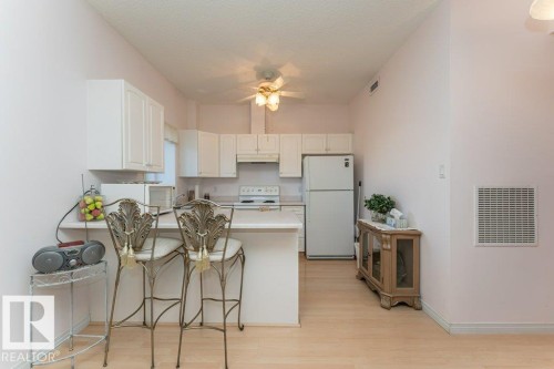 205 11308 130 Avenue, Edmonton, AB - Indoor Photo Showing Kitchen