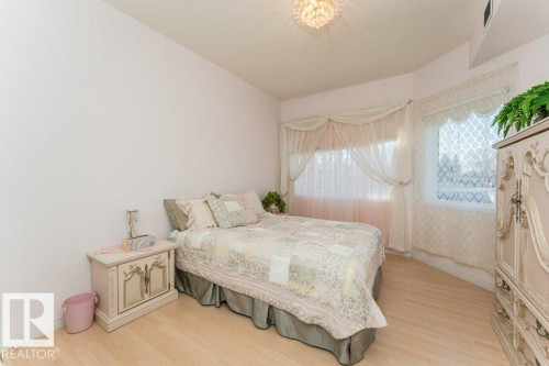 205 11308 130 Avenue, Edmonton, AB - Indoor Photo Showing Bedroom