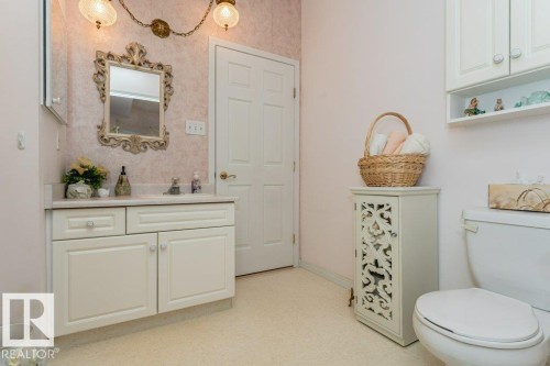 205 11308 130 Avenue, Edmonton, AB - Indoor Photo Showing Bathroom