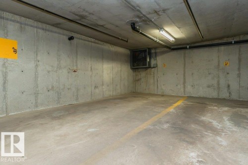 205 11308 130 Avenue, Edmonton, AB - Indoor Photo Showing Garage