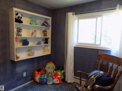 Playroom with a baseboard heating unit and built in features - 