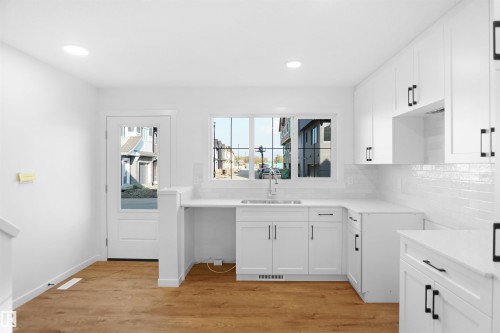96 1430 Aster Way, Edmonton, AB - Indoor Photo Showing Kitchen