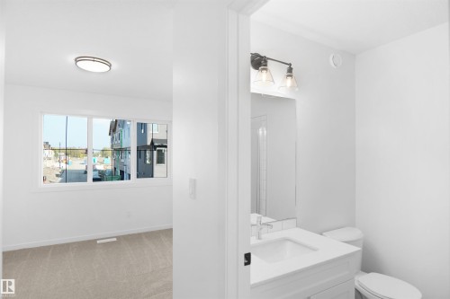 96 1430 Aster Way, Edmonton, AB - Indoor Photo Showing Bathroom