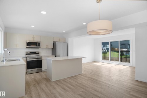 16 1430 Aster Way, Edmonton, AB - Indoor Photo Showing Kitchen