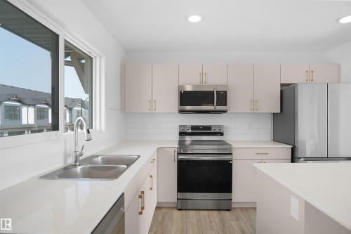 16 1430 Aster Way, Edmonton, AB - Indoor Photo Showing Kitchen With Double Sink
