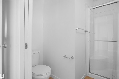16 1430 Aster Way, Edmonton, AB - Indoor Photo Showing Bathroom