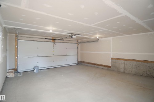 16 1430 Aster Way, Edmonton, AB - Indoor Photo Showing Garage
