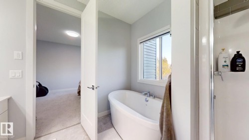 215 Glenridding Ravine Road, Edmonton, AB - Indoor Photo Showing Bathroom