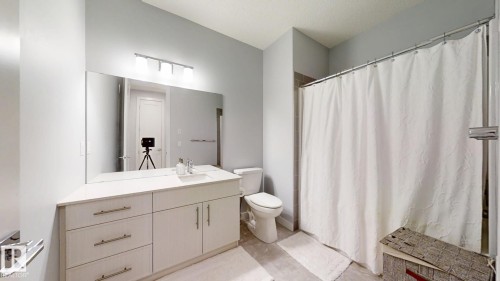215 Glenridding Ravine Road, Edmonton, AB - Indoor Photo Showing Bathroom