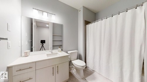 215 Glenridding Ravine Road, Edmonton, AB - Indoor Photo Showing Bathroom