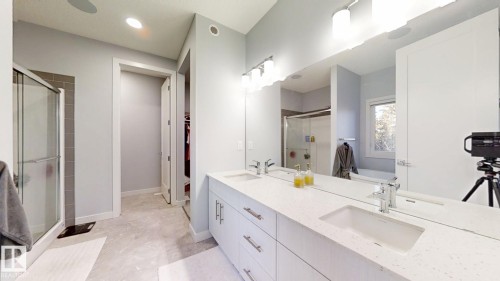 215 Glenridding Ravine Road, Edmonton, AB - Indoor Photo Showing Bathroom