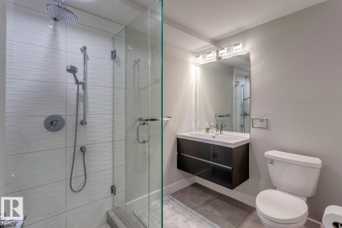 12420 103 Avenue, Edmonton, AB - Indoor Photo Showing Bathroom