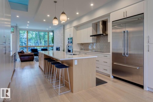 12420 103 Avenue, Edmonton, AB - Indoor Photo Showing Kitchen With Upgraded Kitchen