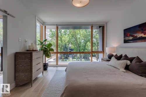 12420 103 Avenue, Edmonton, AB - Indoor Photo Showing Bedroom
