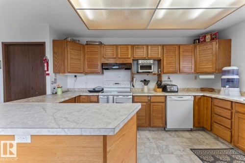 1102 13 Avenue, Cold Lake, AB - Indoor Photo Showing Kitchen