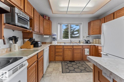 1102 13 Avenue, Cold Lake, AB - Indoor Photo Showing Kitchen