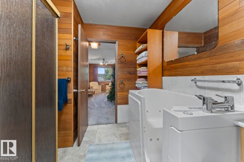 1102 13 Avenue, Cold Lake, AB - Indoor