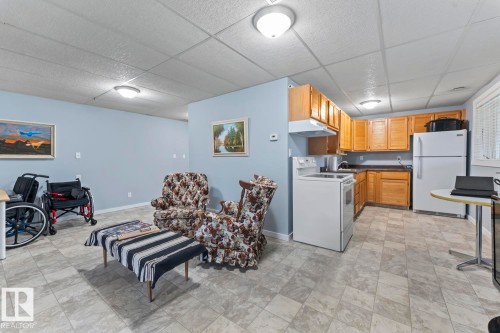 1102 13 Avenue, Cold Lake, AB - Indoor Photo Showing Kitchen
