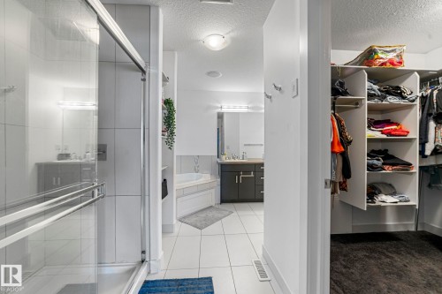 3695 Allan Drive, Edmonton, AB - Indoor Photo Showing Bathroom