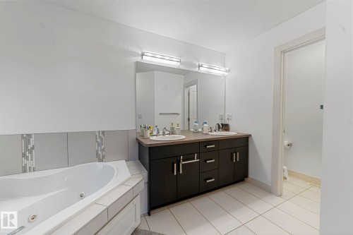 3695 Allan Drive, Edmonton, AB - Indoor Photo Showing Bathroom