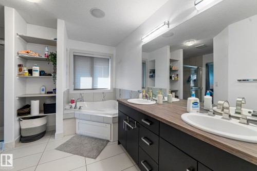 3695 Allan Drive, Edmonton, AB - Indoor Photo Showing Bathroom