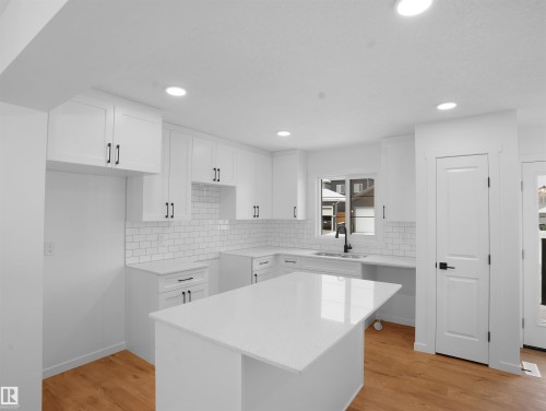 2019 210 Street, Edmonton, AB - Indoor Photo Showing Kitchen With Upgraded Kitchen