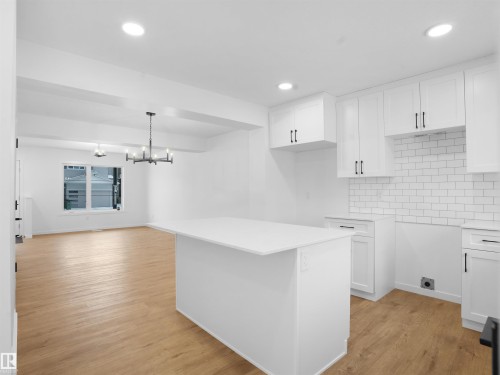 2019 210 Street, Edmonton, AB - Indoor Photo Showing Kitchen With Upgraded Kitchen
