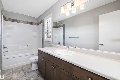 7310 Edgemont Way, Edmonton, AB - Indoor Photo Showing Bathroom