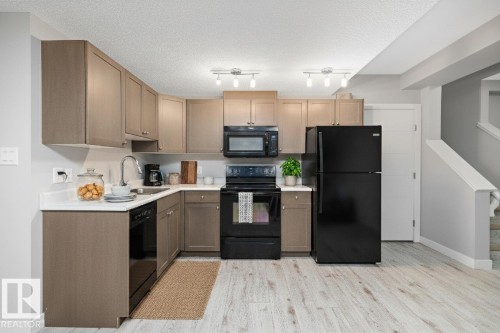 7310 Edgemont Way, Edmonton, AB - Indoor Photo Showing Kitchen