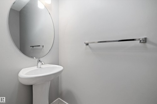 7310 Edgemont Way, Edmonton, AB - Indoor Photo Showing Bathroom