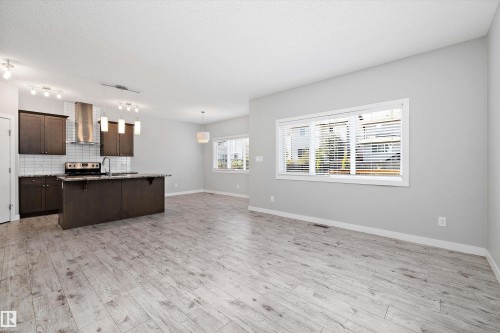 7310 Edgemont Way, Edmonton, AB - Indoor Photo Showing Kitchen