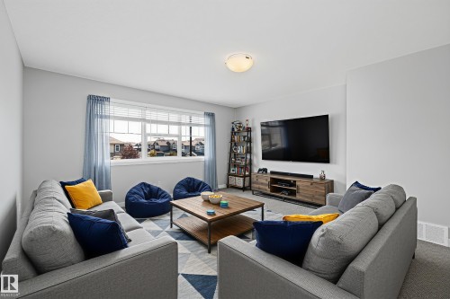 7310 Edgemont Way, Edmonton, AB - Indoor Photo Showing Living Room