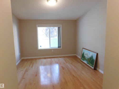 103 Falconer Court Nw, Edmonton, AB - Indoor Photo Showing Other Room