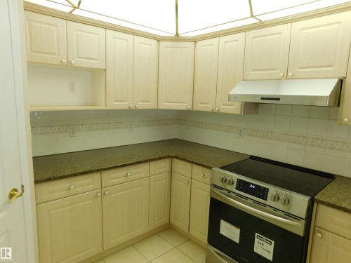 103 Falconer Court Nw, Edmonton, AB - Indoor Photo Showing Kitchen