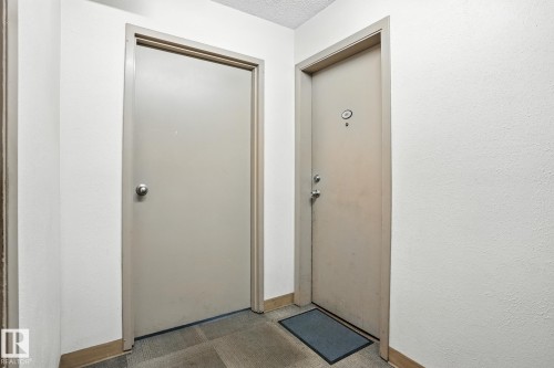 201 11046 130 Street, Edmonton, AB - Indoor Photo Showing Other Room