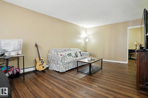 201 11046 130 Street, Edmonton, AB - Indoor