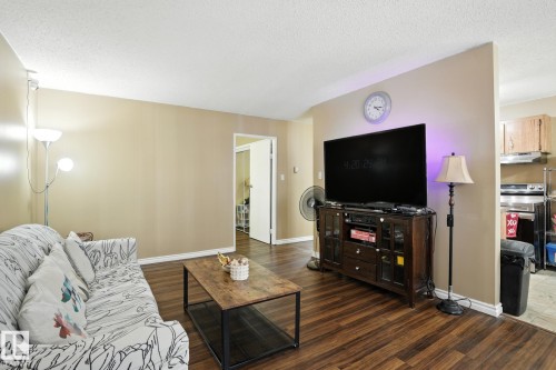 201 11046 130 Street, Edmonton, AB - Indoor Photo Showing Living Room