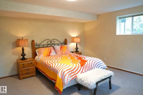150 West Railway Street, Edmonton, AB - Indoor Photo Showing Bedroom
