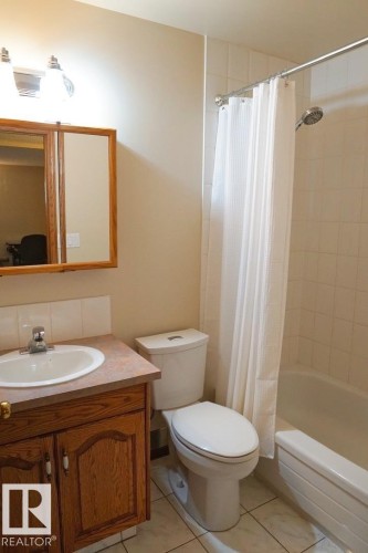 150 West Railway Street, Edmonton, AB - Indoor Photo Showing Bathroom