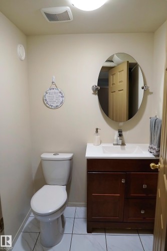 150 West Railway Street, Edmonton, AB - Indoor Photo Showing Bathroom