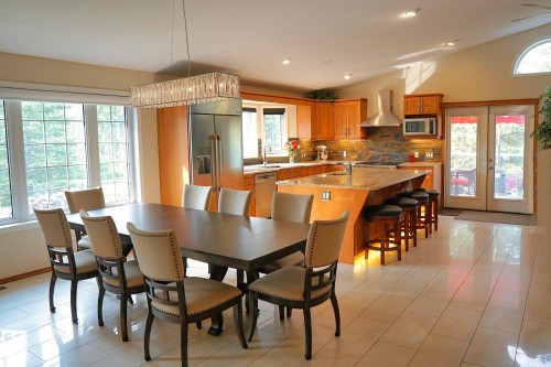 150 West Railway Street, Edmonton, AB - Indoor Photo Showing Dining Room