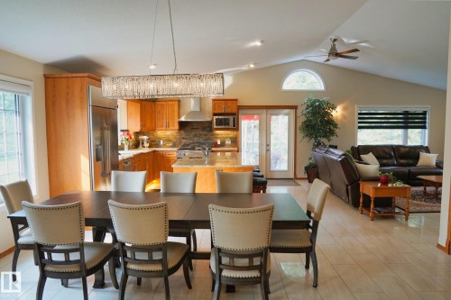 150 West Railway Street, Edmonton, AB - Indoor Photo Showing Dining Room