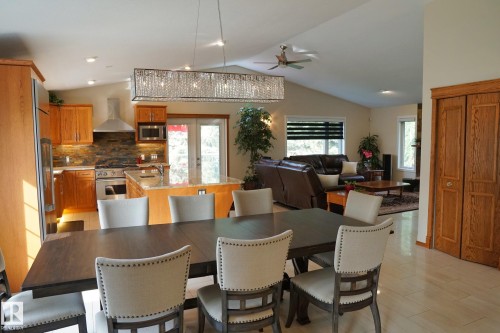 150 West Railway Street, Edmonton, AB - Indoor Photo Showing Dining Room