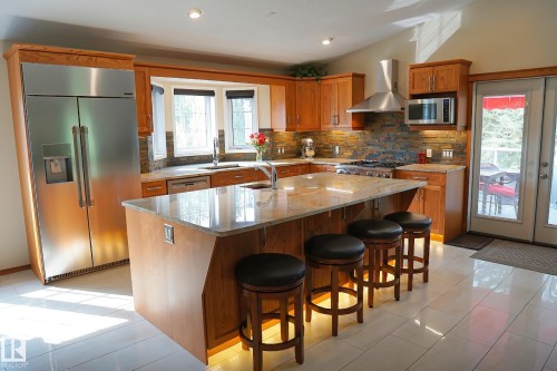 150 West Railway Street, Edmonton, AB - Indoor Photo Showing Kitchen