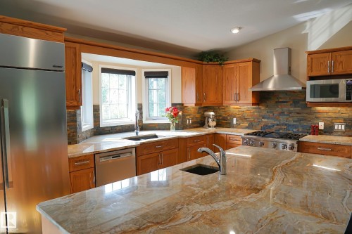 150 West Railway Street, Edmonton, AB - Indoor Photo Showing Kitchen